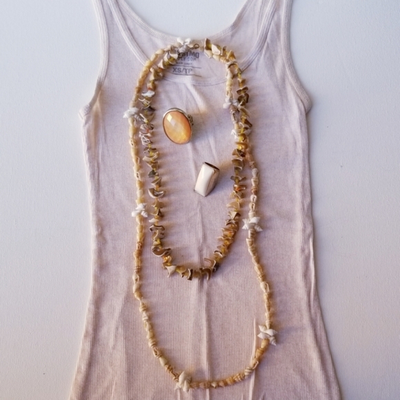 New! Two Shell Necklaces - Picture 5 of 7